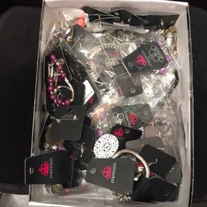 93 piece kit of paparazzi jewelry all new